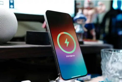 瓯海苹果15换屏服务分享用什么充电器给iPhone15充电更好 